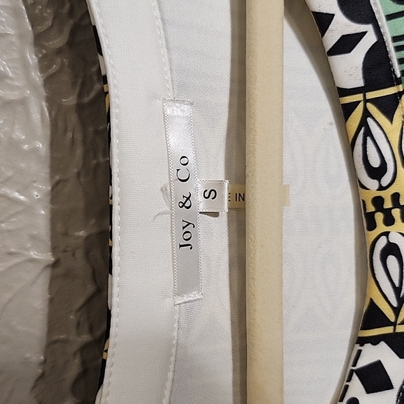 Joy & Co  S Floral Patterned Dress - Picture 2 of 3